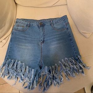 "Tassel me baby" shorts